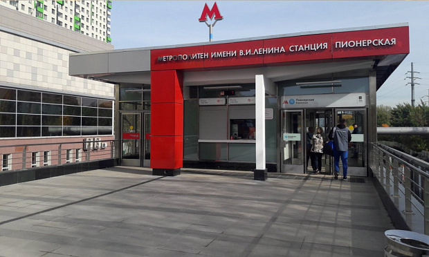 Метро «Пионерская»